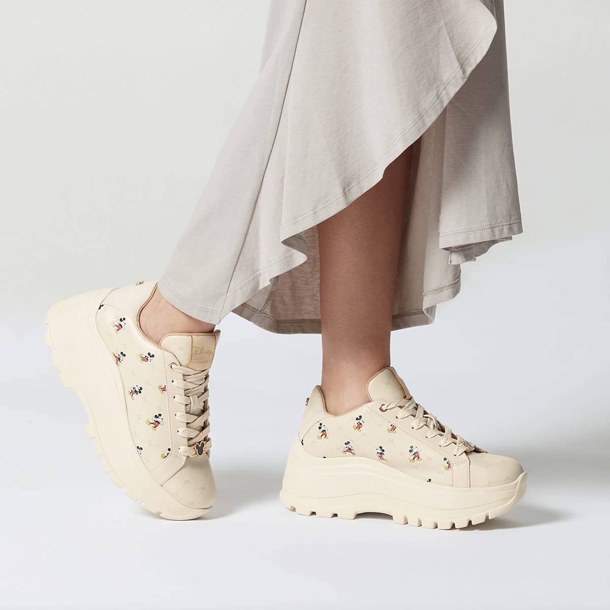 Tenis W Capsule con Fijación de Agujeta y Punta Redonda para Mujer