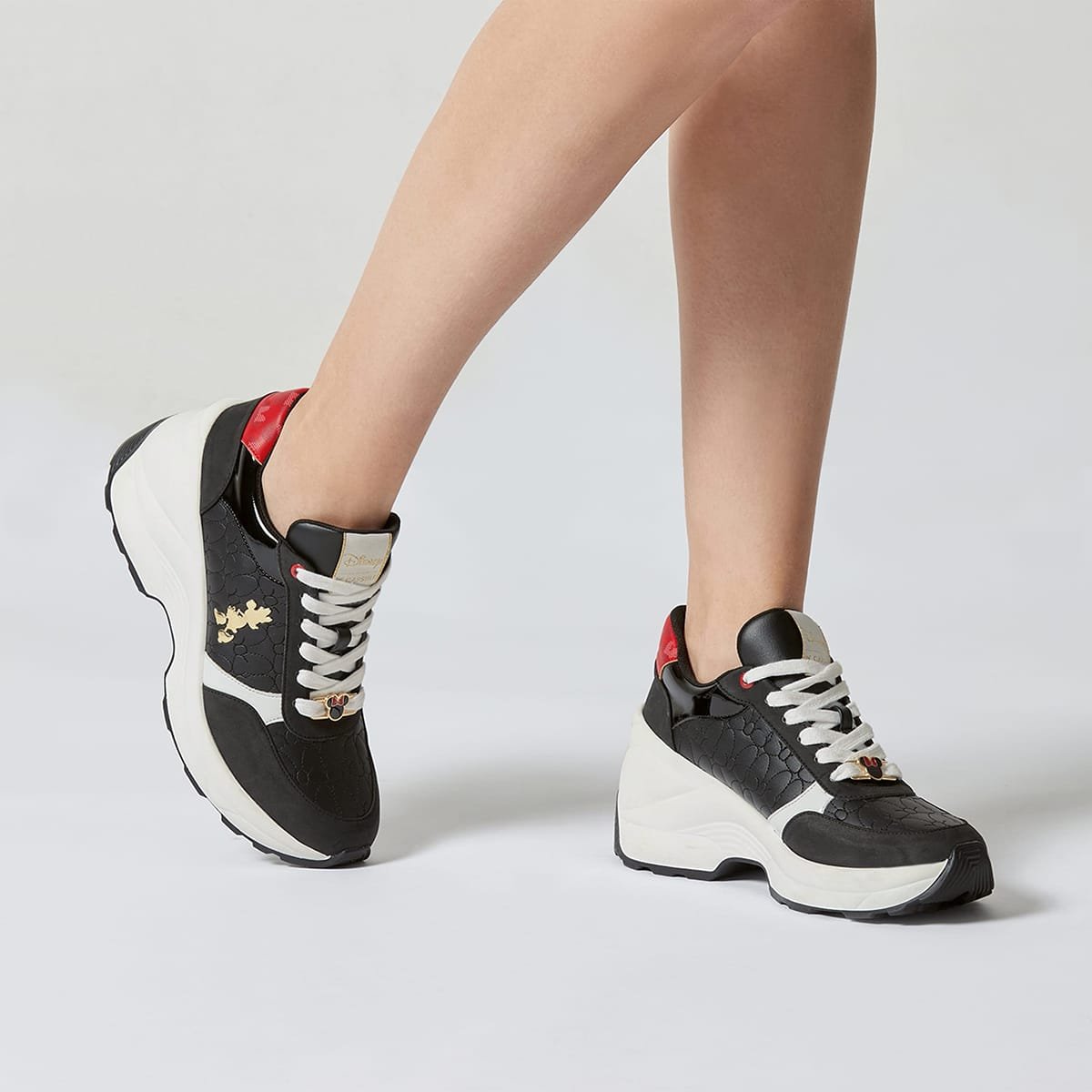 Tenis W Capsule con Fijación de Agujeta y Punta Redonda para Mujer