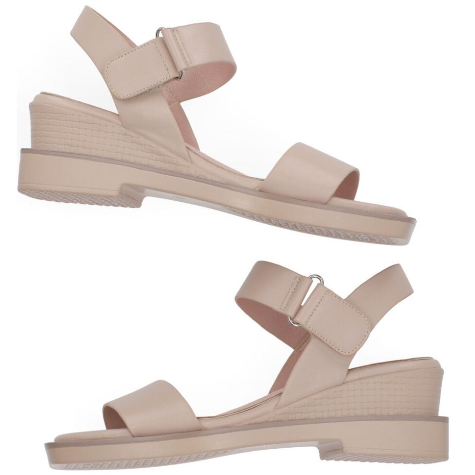 Sandalia Capa de Ozono con Cuña y Velcro Beige