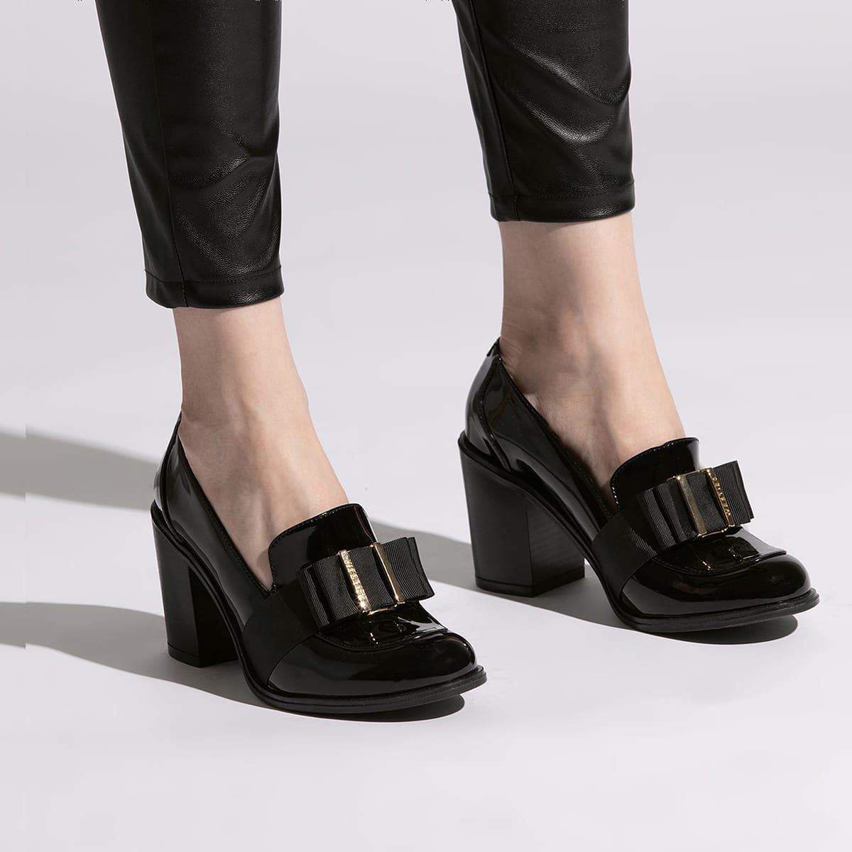 Zapatos en Charol Tacón Grueso Westies con Aplicación Moño para Mujer