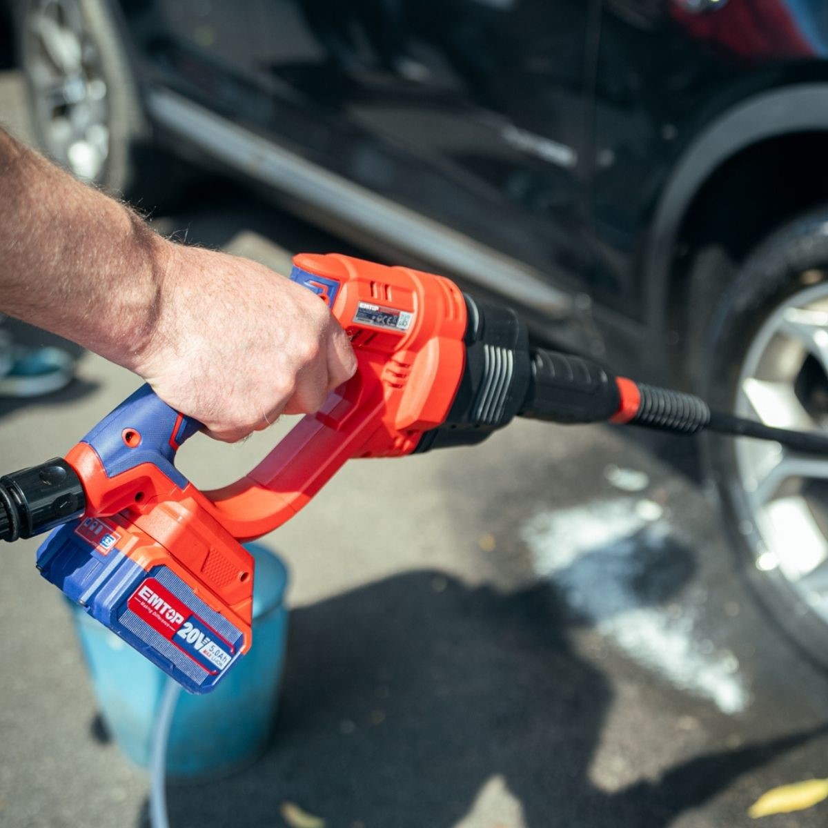 Kit Hidrolavadora Inalámbrica 20 V de 359 Psi Emtop