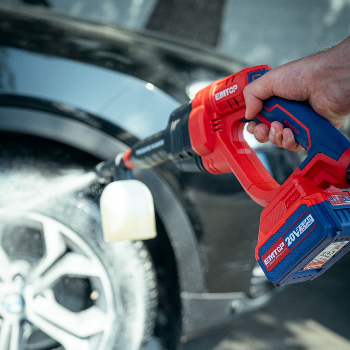 Kit Hidrolavadora Inalámbrica 20 V de 359 Psi Emtop