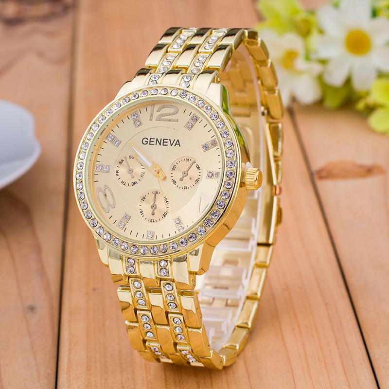 Reloj para dama con brillantes en color dorado-sofistik2