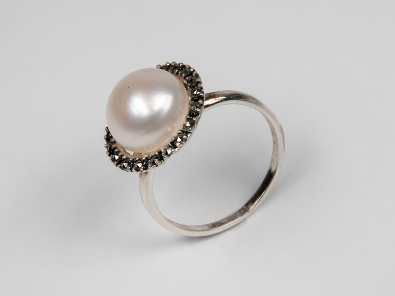 Anillo de plata .925 con marquesitas y perla