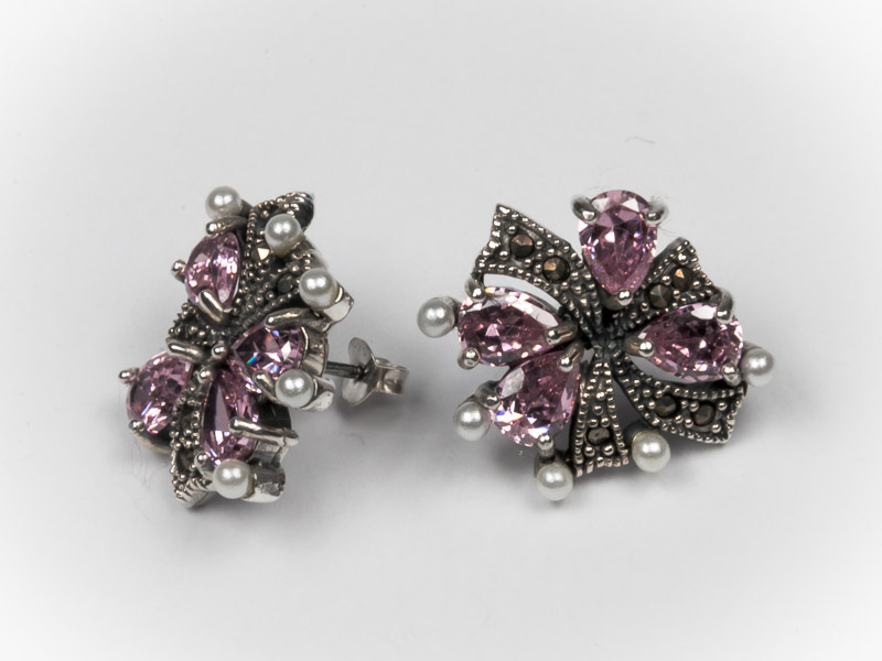 Aretes ondulados de plata .925 con marquesita y zirconia rosa