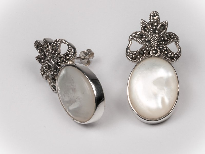Aretes piña de plata .925 con marquesita y madre perla