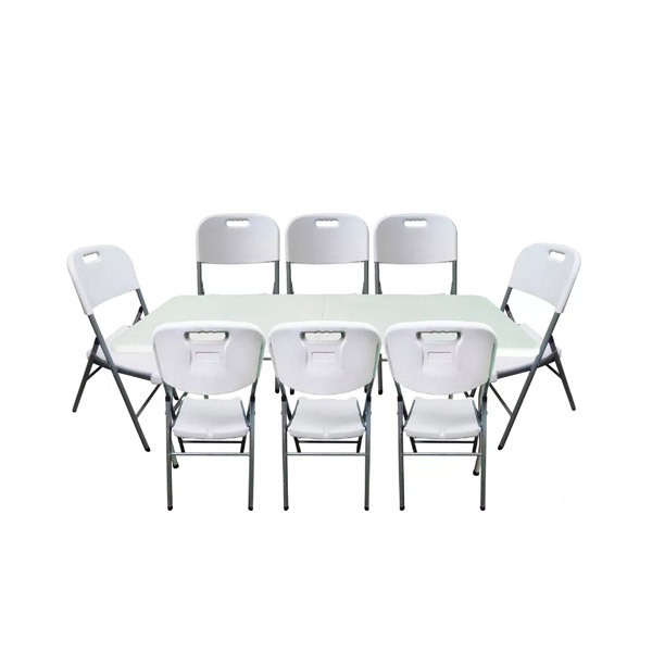 1 mesa  y 8 sillas plegables 