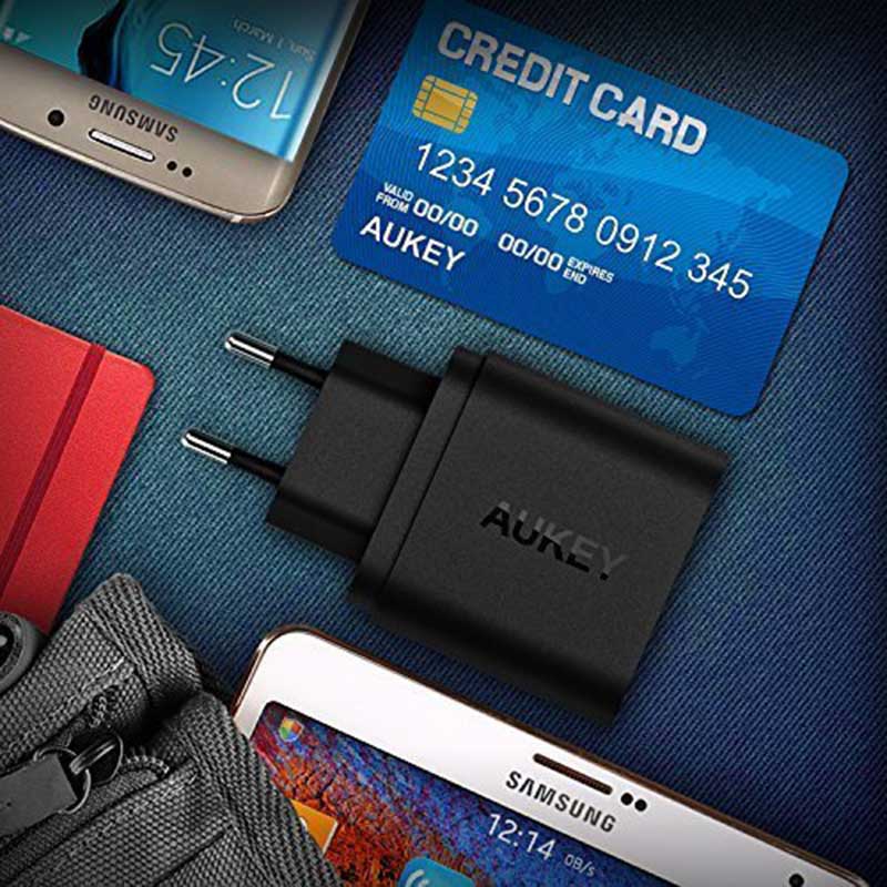 Cargador Celular Pared Carga Rápida 3.0 Negro Aukey