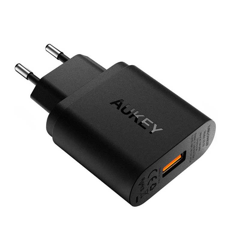 Cargador Celular Pared Carga Rápida 3.0 Negro Aukey