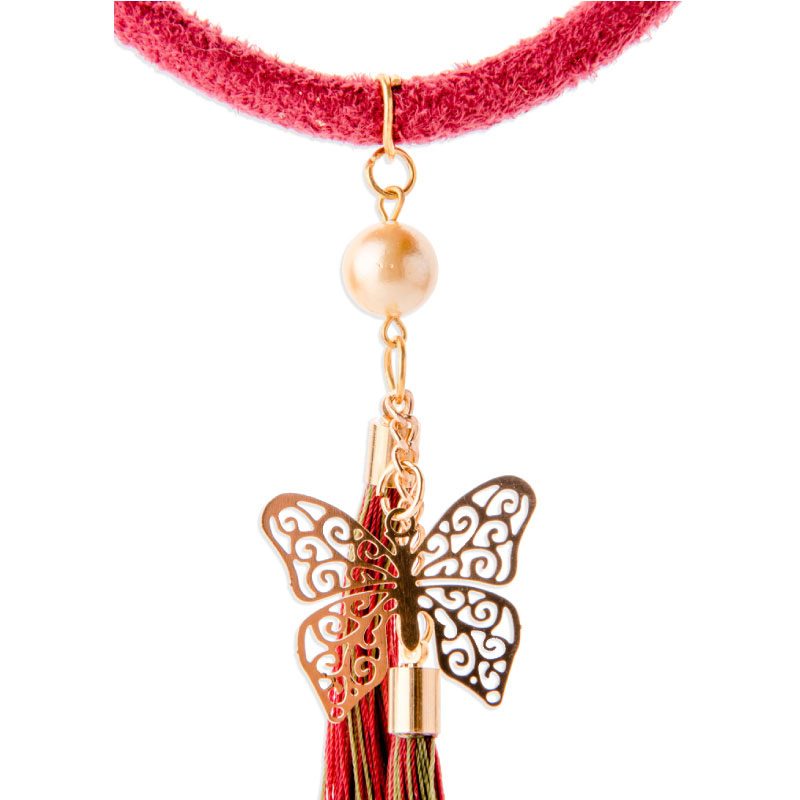 Collar Motas Vino y Verde con Dije de Mariposa, elaborado a mano de forma artesanal, Gabriela Nuñez Diseñadora Mexicana