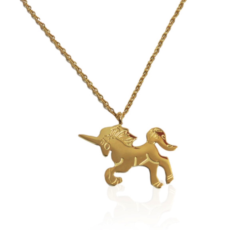 Dije de Unicornio dorado con cadena