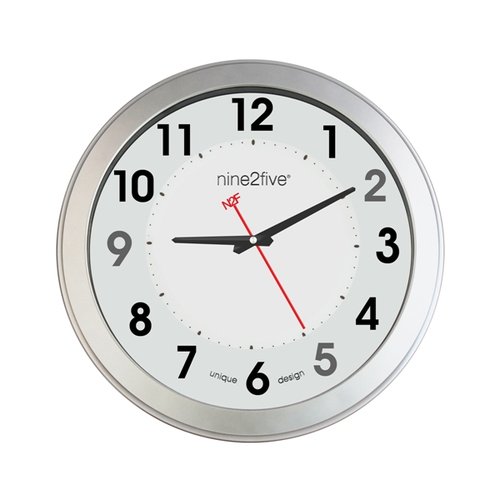 Reloj de pared NINE2FIVE, caratula color Blanco, de movimiento silencioso.