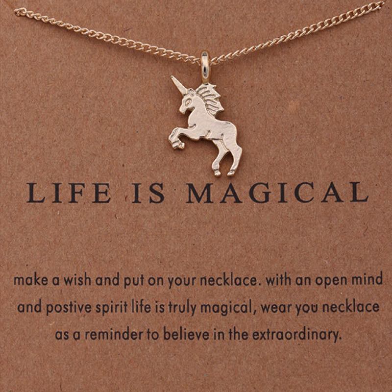 Dije de Unicornio dorado con cadena