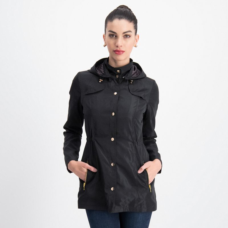 Gabardina Shyla para mujer con capucha desmontable y broches al frente.