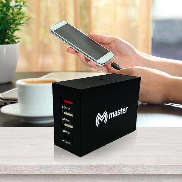 Cargador Universal Usb Con Clavija Retráctil. 2 Puertos Usb 2.0 De Carga, 1 Entrada Con Usb Tipo C Y 1 De Carga Rápida (Qualcomm 3.0) Con Un Tamaño Portátil Ideal Para Oficina, Hogar Y Salir A Vacacionar