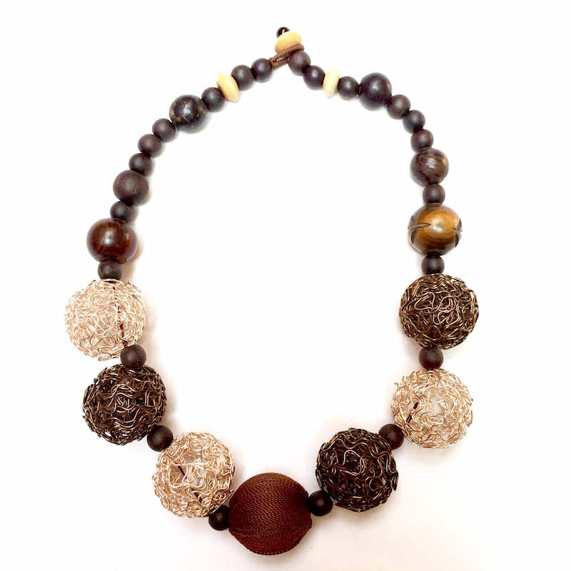 Collar Artesanal Con Esferas De Alambre Horneado, Hilo, Semillas y Madera