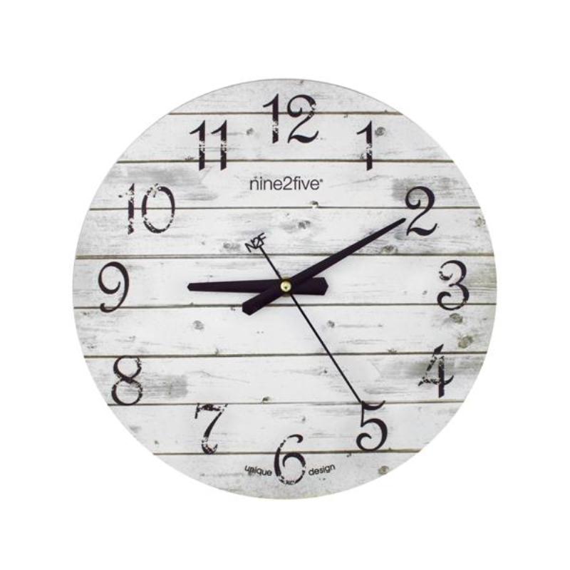 Reloj de pared NINE2FIVE, caratula color Beige, de movimiento silencioso.