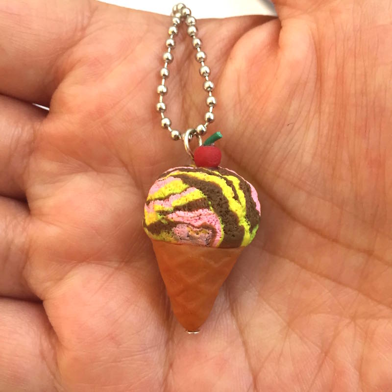 Kit De Tres Dijes Con Cadena, Dulces Delicias, Hechos a Mano, Miniaturas Artesanales