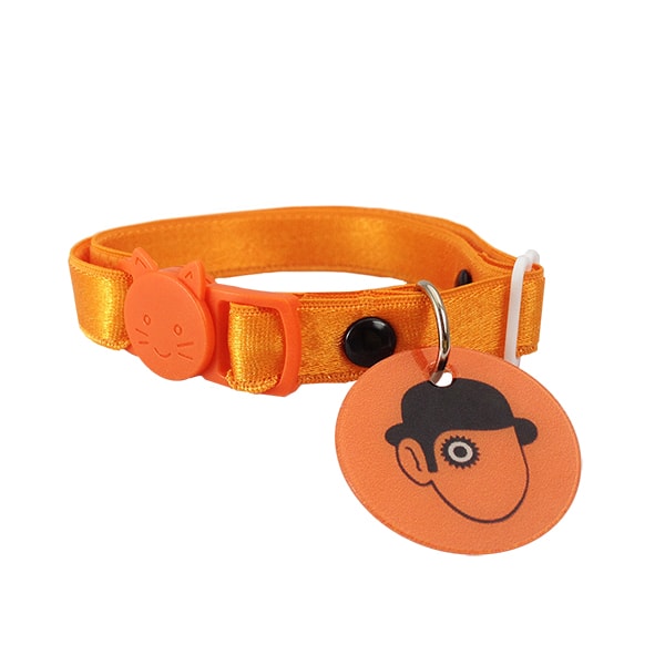 Collar para gato color naranja con medalla de identificaci?n y broche breakaway en forma de gato. Marca Nyucat