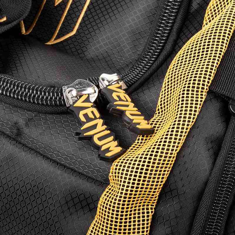 Maleta Venum Trainer Lite Sports Bag Negro / Dorado