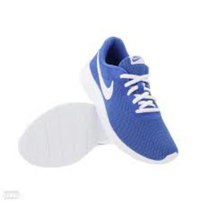Tenis Nike Tanjun Azul/Blanco - 818381 400