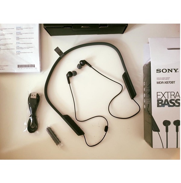 Audífonos Sony intrauditivos e inalámbricos MDR-XB70BT