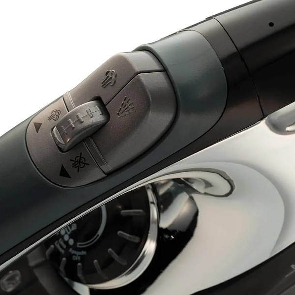 Plancha de vapor Oster con suela antiadherente de cerámica color gris y temperatura variable GCSTSP6204-01