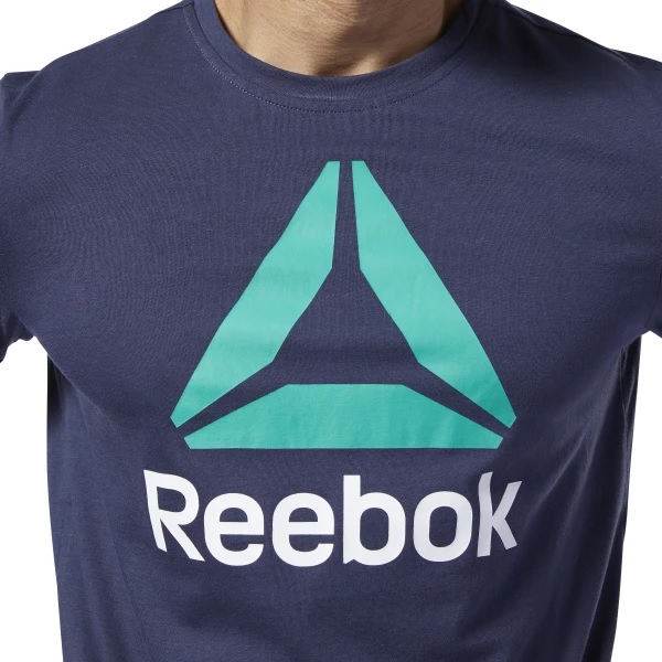 REEBOK PLAYERA ESTAMPADA QQR STACKED CABALLERO
