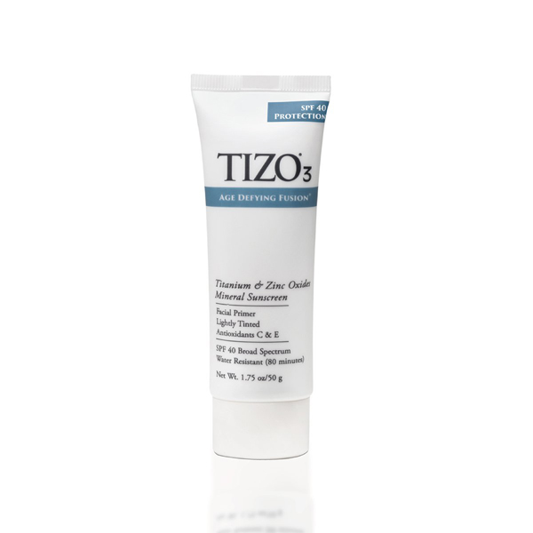 TiZO 3. Protector solar 100% mineral SPF40 con color, textura sedosa y acabado mate.
