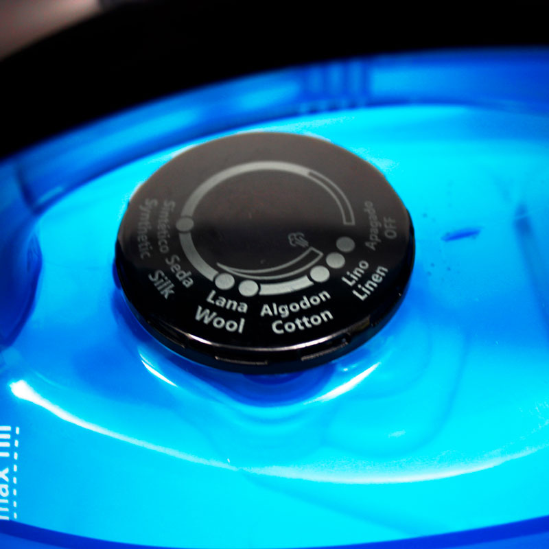 Plancha de Vapor con Antiadherente Negra/Aqua Oster Gcstbs4801l