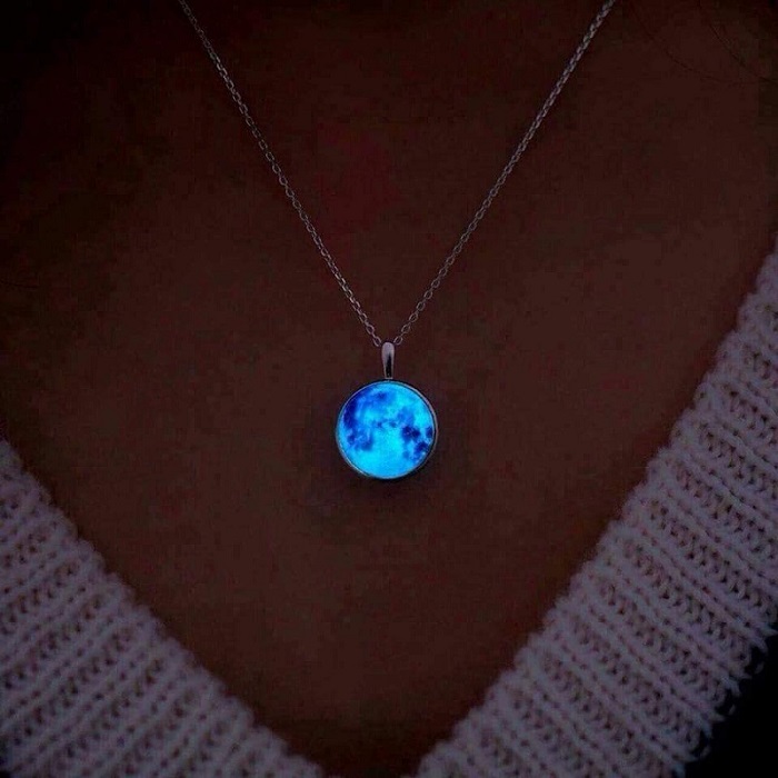 Collar Moonlight Luna Llena Brilla Obscuridad Color Azul 