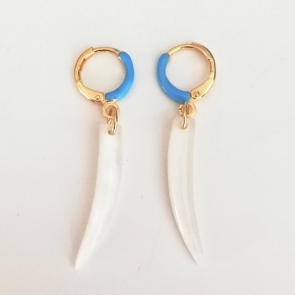 Arracadita Azul Con Diente-Baño De Oro 18K