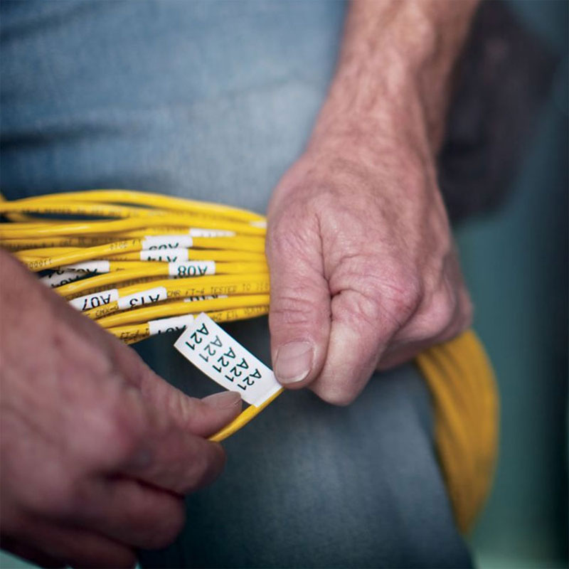 Cassette Cinta Para Etiquetadora De Plastico Blanca Tinta Negra 12mm. x 7mts. (1/2" x 23´) Dymo