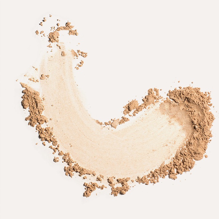 Maquillaje en polvo con caléndula Ere Perez tono tan