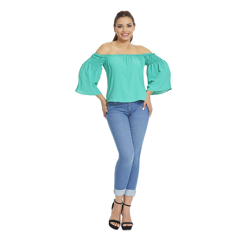 Blusa hombros descubiertos con detalle en mangas. Santory