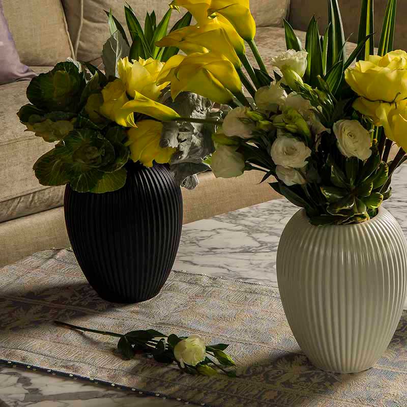 Florero Redondo Acabado Sedoso Mate con PatrÃ³n de LÃ­neas en Color Negro de CerÃ¡mica DJF-3006BK