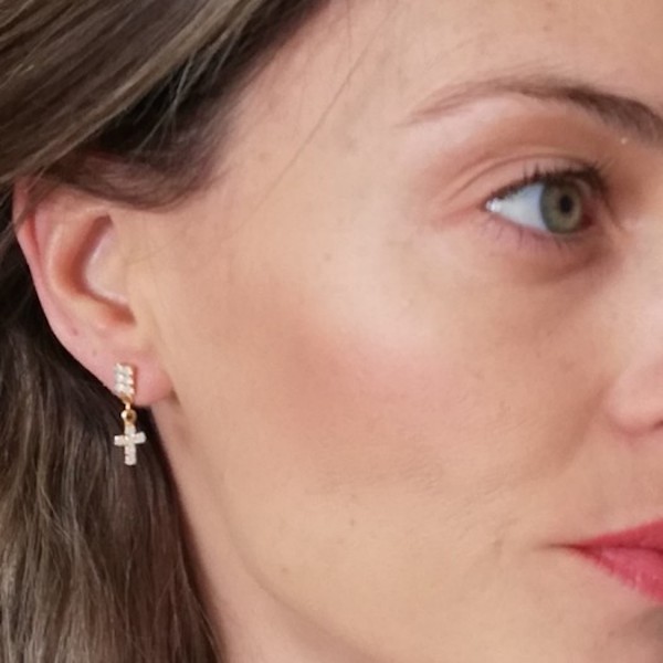 Aretes con Cruz- Baño de Oro 18K- Dorado