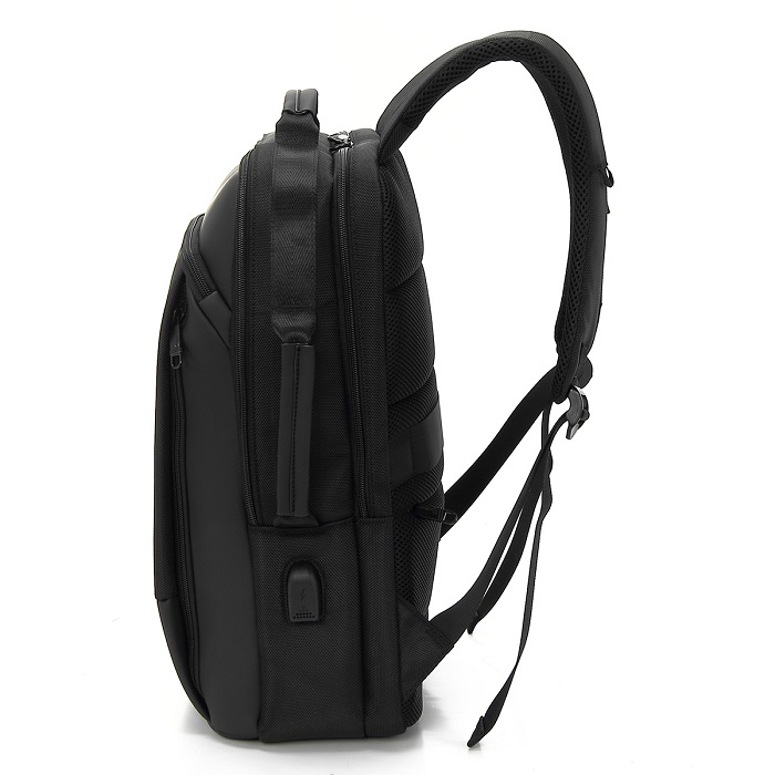 Mochila Getttech Bold p/laptop 15.6", textil, resistente al agua, cargador usb, negro (GMB-22004)