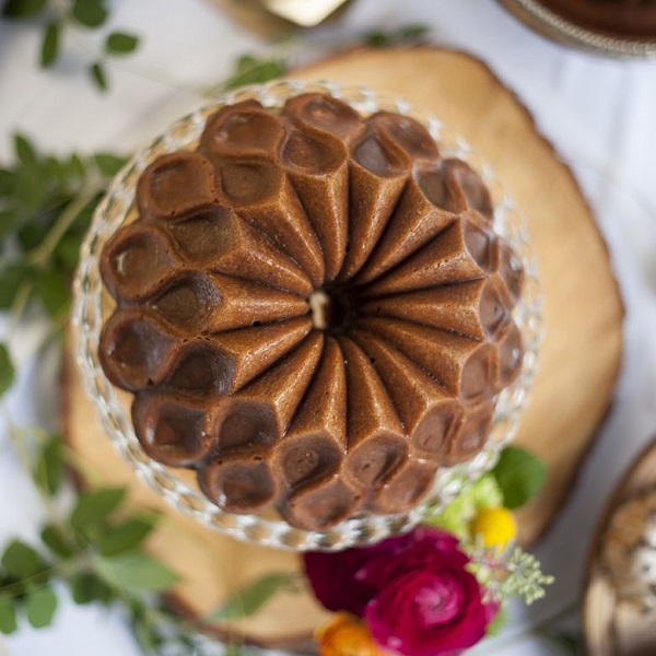 Molde Nordic Ware Crown Bundt
