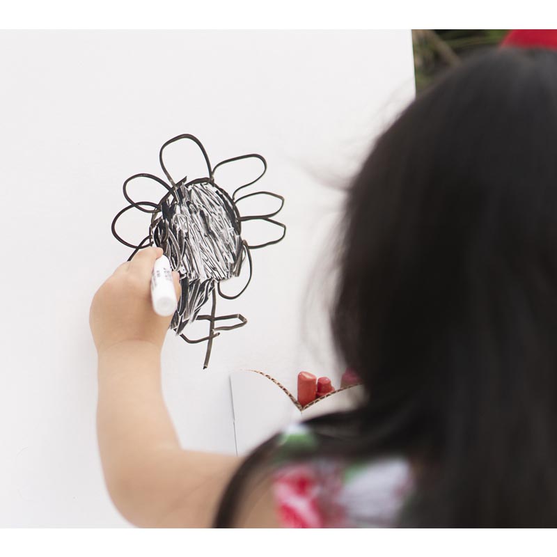 ESCRITORIO INFANTIL + CABALLETE + 2 BANQUITOS