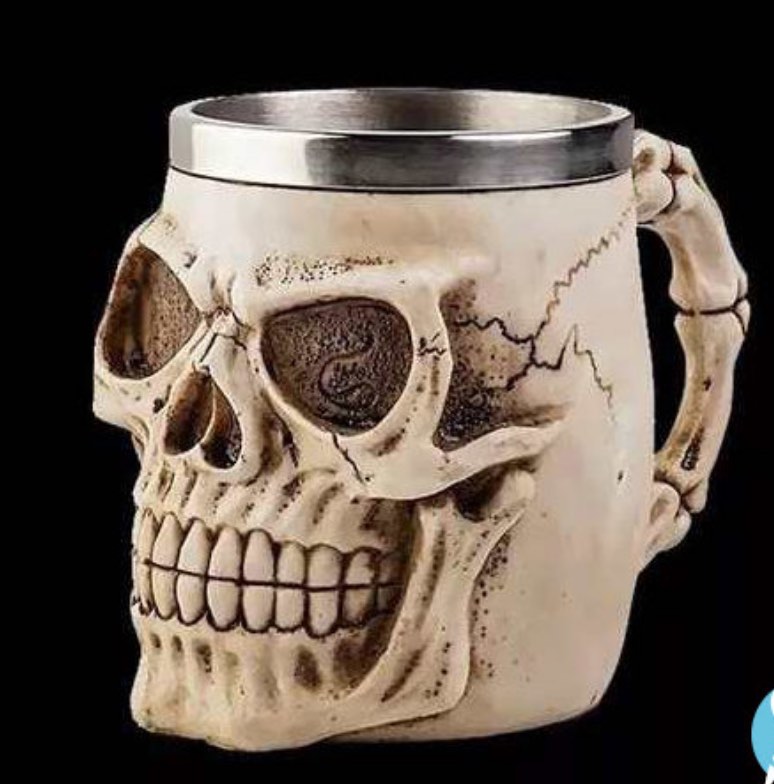 TAZA GOTICA EN FORMA DE CRANEO