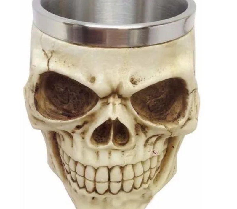 TAZA GOTICA EN FORMA DE CRANEO