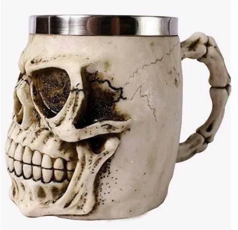 TAZA GOTICA EN FORMA DE CRANEO