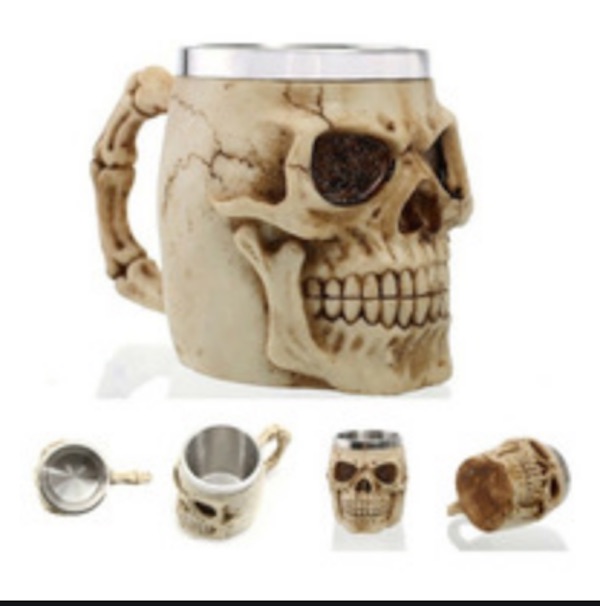 TAZA GOTICA EN FORMA DE CRANEO