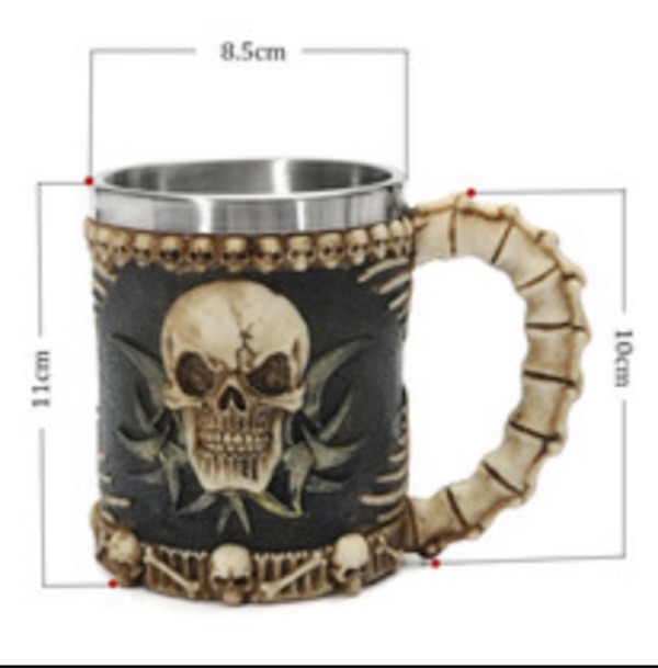 TAZA GOTICA EN FORMA DE CALAVERA