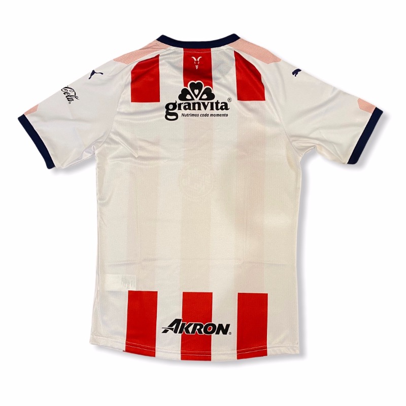 Jersey Chivas del Guadalajara de las Fuerzas Básicas de Local