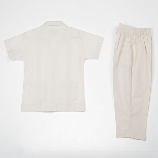 Conjunto Guayabera Bordada color Hueso.