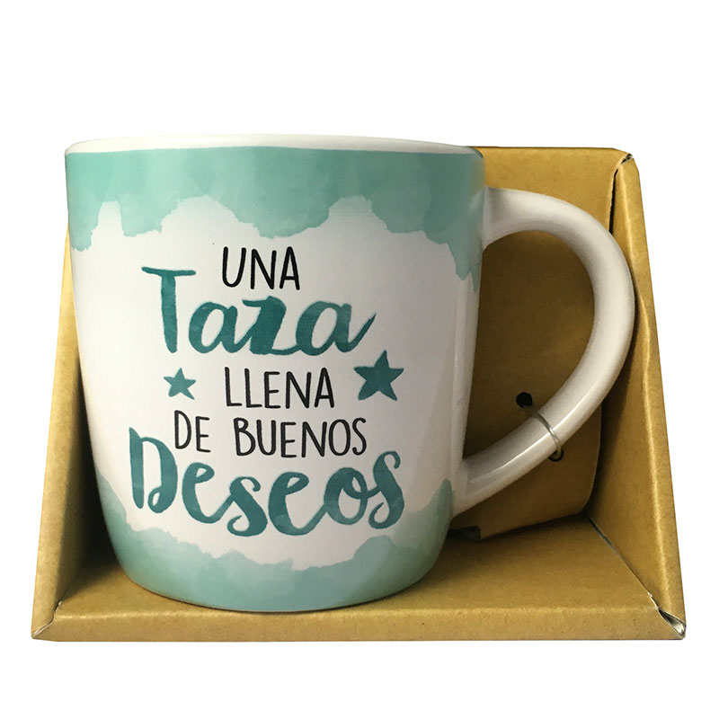 Taza de porcelana una taza llena de buenos deseos