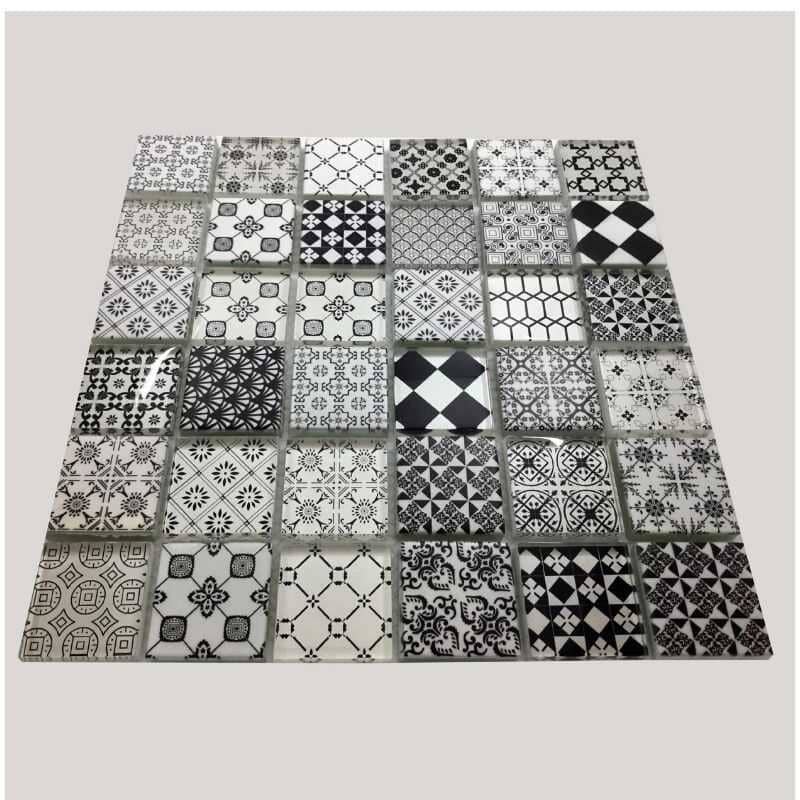 Malla o Mosaico Decorativo de vidrio DOM, medida 30 x 30 cms. (base por altura). Diseño en tonos blanco y negro. Caja de 5 piezas.