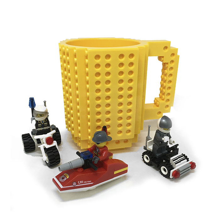 Taza para café, Fashion Electronics TAZA con bloques de construcción de diferentes colores (incluye al azar 1 personaje o 1 carrito o bloques de construcción) Amarilla